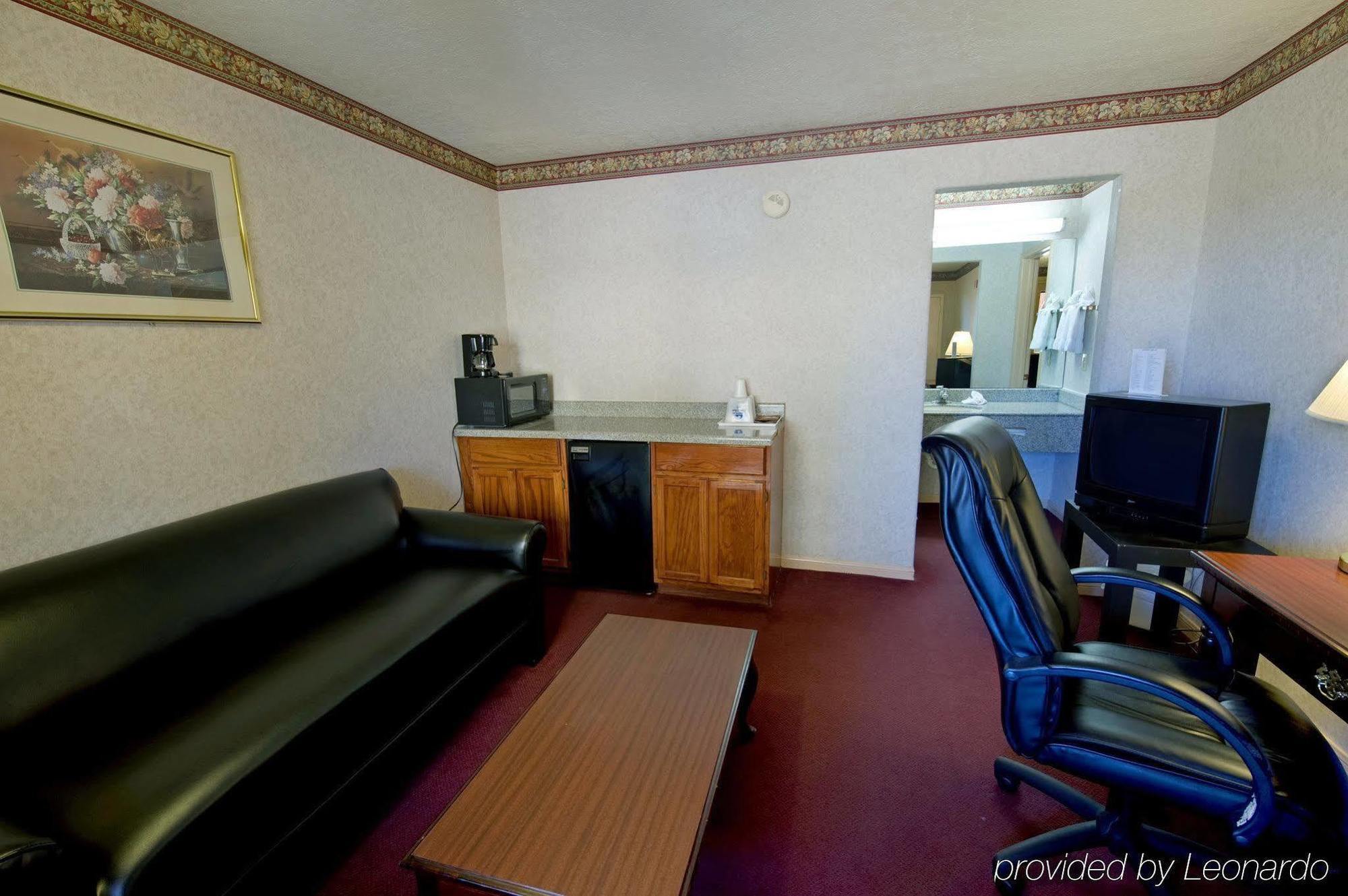 Americas Best Value Inn And Suites Houston/Northwest Brookhollow Exteriör bild
